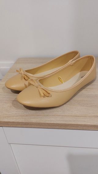 Manoletinas beige con lazo