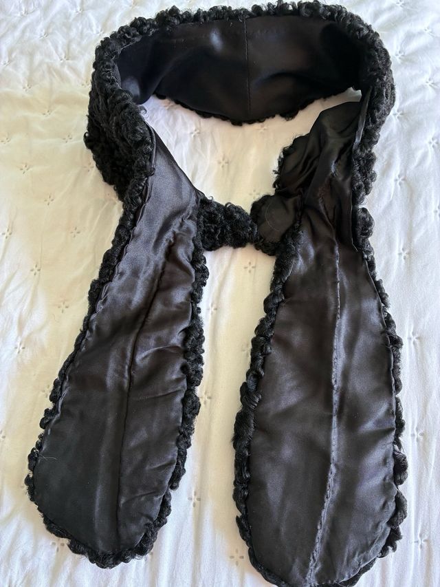 Cuello de Astrakan Negro
