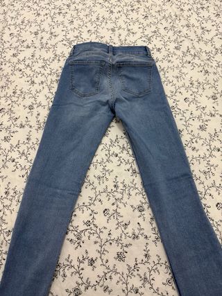 Pantalón vaquero pitillo azul