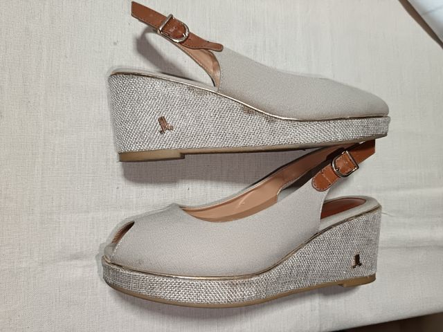 Cuñas Beige y Marrón Cómodas