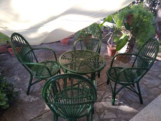 Conjunto mesa y 4 sillas de mimbre