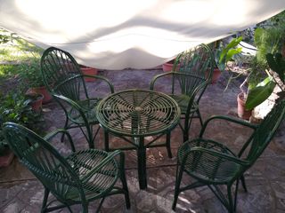 Conjunto mesa y 4 sillas de mimbre