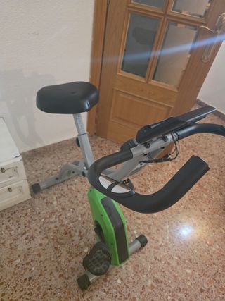 Bicicleta Estática Verde y Gris