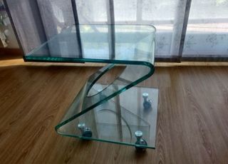 Mesa auxiliar de cristal moderna