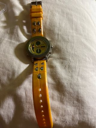 Reloj CUSSI plateado y amarillo