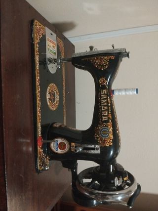 Máquina de coser Samara antigua