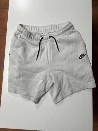 Nike Tech Fleece Shorts Blancos