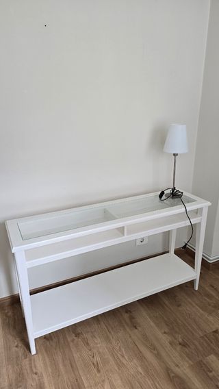 Mesa consola Ikea Liatorp blanca. 