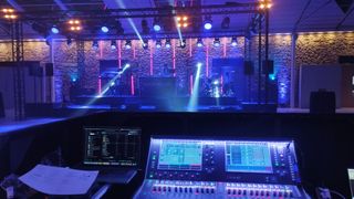 Alquiler altavoces Turbosound Milan M12