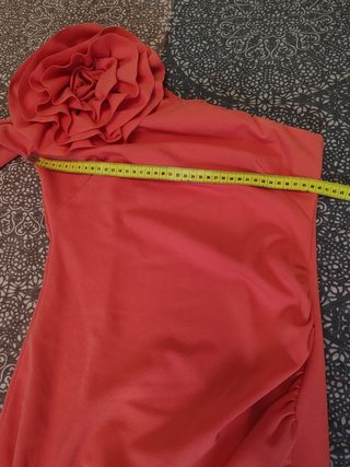 Vestido invitada un hombro
