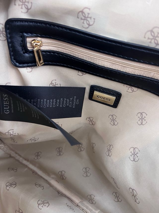 Mochila Guess Negra