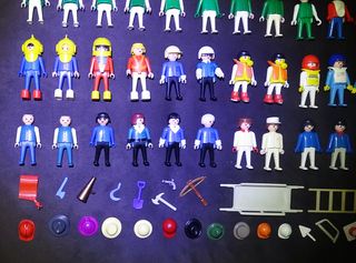 Lote 69 muñecos Playmobil vintage con accesorios