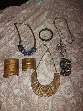 Conjunto Bisutería Collares y Pulseras