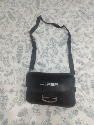 PSP Sony Negra con funda y bolsa de transporte.