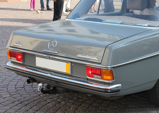 Insignias Mercedes-Benz 220 Automatic