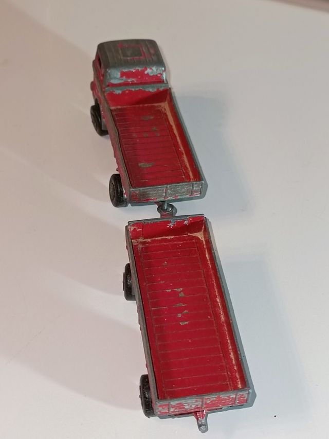 CAMION CON REMOLQUE MERCEDES BENZ 1/64 MATCHBOX