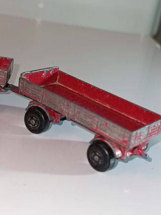 CAMION CON REMOLQUE MERCEDES BENZ 1/64 MATCHBOX