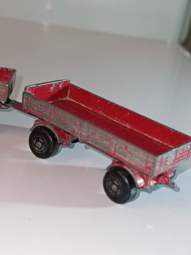 CAMION CON REMOLQUE MERCEDES BENZ 1/64 MATCHBOX