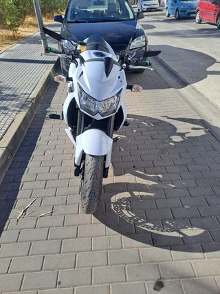 Kawasaki Z750 2010 con extras