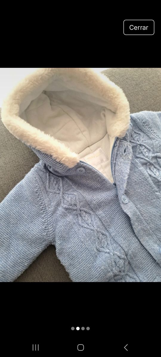 Buzo de punto azul con capucha