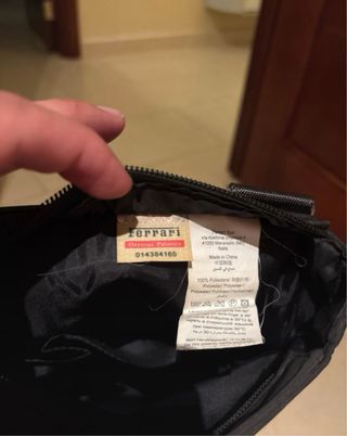 Tracolla Ferrari Uomo – Nero con Dettagli Rosso 