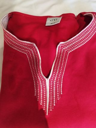 Camiseta Next cuello pico roja talla M
