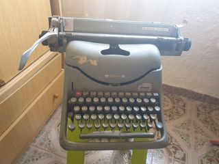 Máquina de escribir Hispano Olivetti Lexicon 80