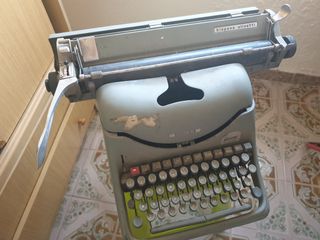 Máquina de escribir Hispano Olivetti Lexicon 80