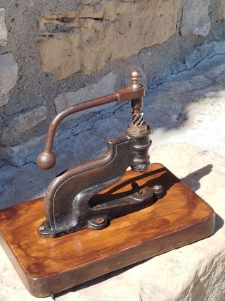 Prensa remachadora antigua