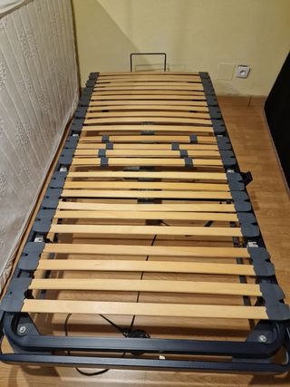 Cama articulada negra y blanca