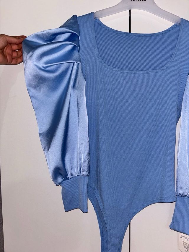 Body nuevo con mangas abullonadas