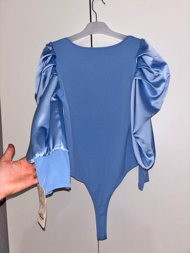 Body nuevo con mangas abullonadas