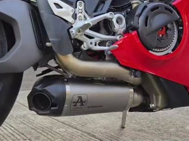 Escape Arrow Panigale V4 25