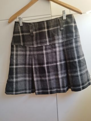 Falda corta cuadros gris y negro