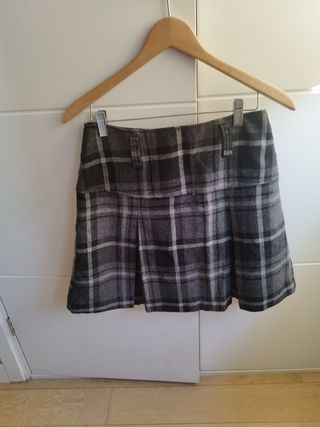 Falda corta cuadros gris y negro