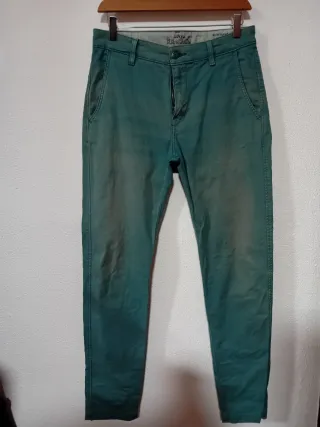Pantalón Levi's.
