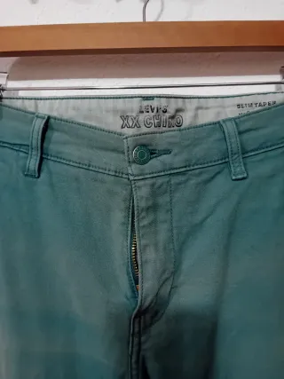 Pantalón Levi's.