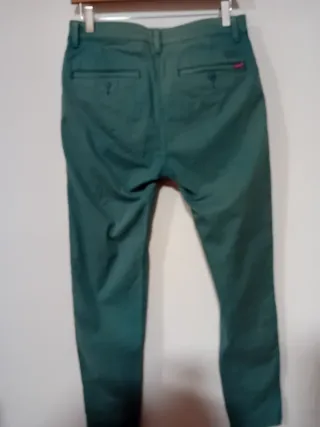 Pantalón Levi's.