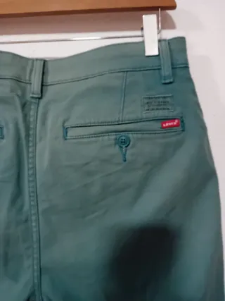 Pantalón Levi's.