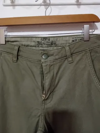 Pantalón Levi's.