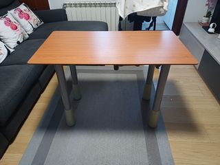 Mesa de escritorio de madera