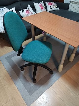 Mesa de escritorio de madera