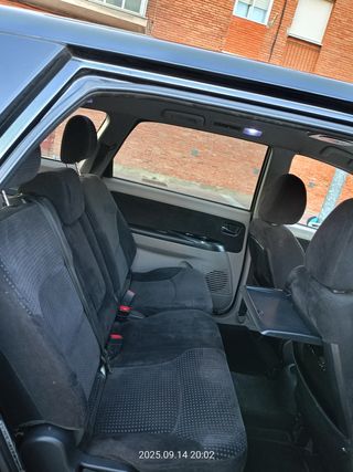 Mitsubishi Grandis 2005