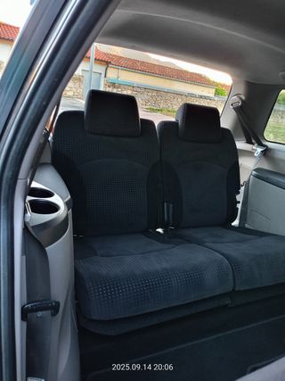 Mitsubishi Grandis 2005