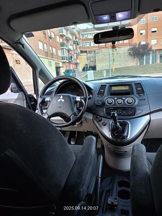 Mitsubishi Grandis 2005