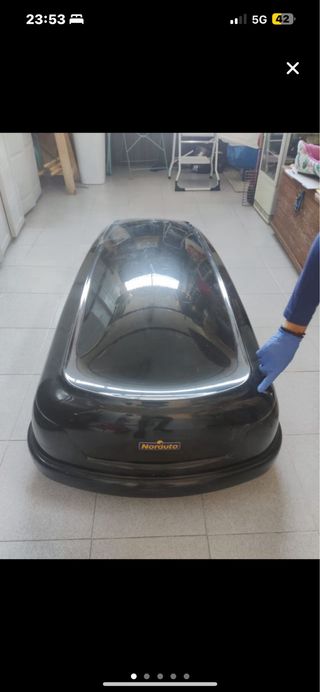 Cofre de coche negro