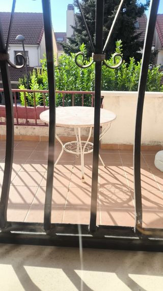 Mesa de forja y piedra