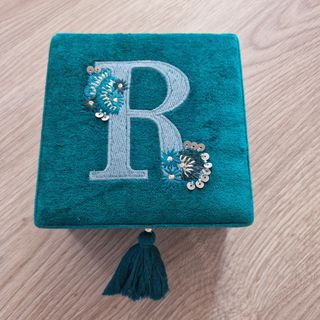 Joyero terciopelo letra R con abalorios