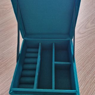 Joyero terciopelo letra R con abalorios