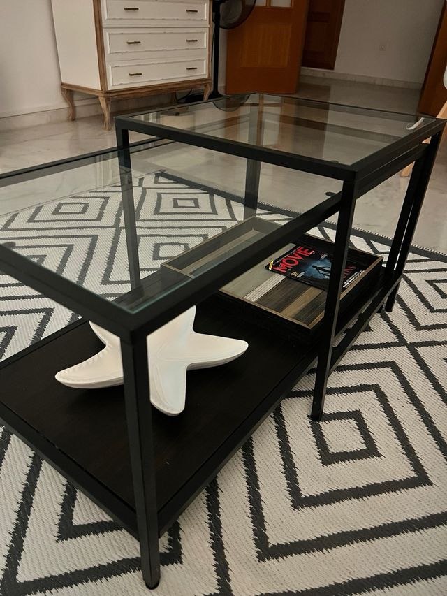 Mesas auxiliares y decoración